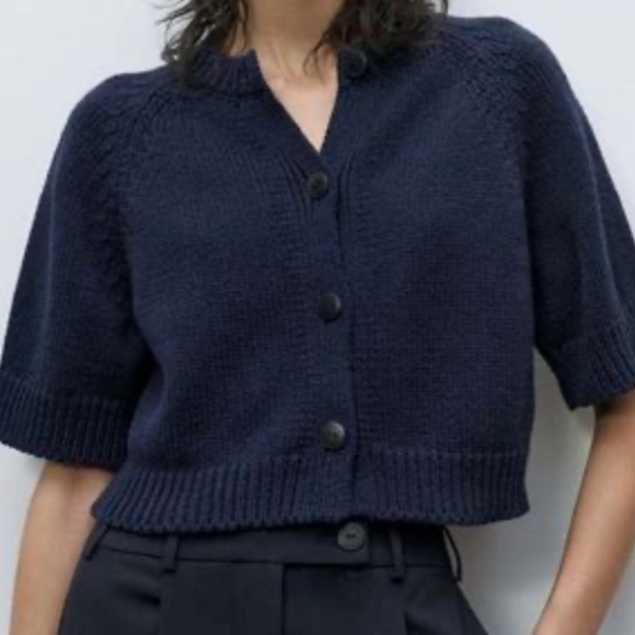 Cordera Top/Sweater - Cropped, Black - Picture 11 of 11